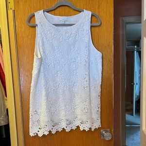 Elegant White Lace Sleeveless Top.  Shoulder to hem approx 29”